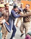 छात्रों की पुलिस से झड़प, सड़क पर घसीटा, प्रयागराज में UPPSC का घेराव करने पहुंचे, 300 जवान रोकने में लगे छात्रों की पुलिस से झड़प, सड़क पर घसीटा, प्रयागराज में UPPSC का घेराव करने पहुंचे, 300 जवान रोकने में लगे33