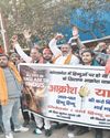 बांग्लादेश में हिंदू युवक की हत्या पर संगम विहार में हिंदू संगठनों ने प्रदर्शन किया8