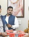 स्वास्थ्य एवं परिवहन मंत्री ने विकासपुरी में 100 इलेक्ट्रिक हीटर वितरित किए7