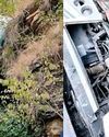 अल्मोड़ा में खाई में गिरी बस, 7 लोगों की मौत अल्मोड़ा में खाई में गिरी बस, 7 लोगों की मौत4