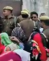 उत्तर प्रदेश के मथुरा में एक ही परिवार के 5 लोगों ने जहर खाकर दी जान उत्तर प्रदेश के मथुरा में एक ही परिवार के 5 लोगों ने जहर खाकर दी जान4