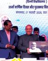 "हमेशा याद रखें, डिग्री केवल कागज का एक टुकड़ा नहीं, बल्कि समाज के प्रति आपकी जिम्मेदारी का घोषणापत्र है" वजेंद्र गुप्ता "हमेशा याद रखें, डिग्री केवल कागज का एक टुकड़ा नहीं, बल्कि समाज के प्रति आपकी जिम्मेदारी का घोषणापत्र है" वजेंद्र गुप्ता5