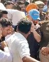 क्रिकेटर रिंकू सिंह ने पिता की अर्थी को कंधा दिया: टी-20 वर्ल्ड कप छोड़कर आए क्रिकेटर रिंकू सिंह ने पिता की अर्थी को कंधा दिया: टी-20 वर्ल्ड कप छोड़कर आए22