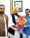 हरचंद सिंह बरसट ने अरविंद केजरीवाल को मिलकर दी बधाई हरचंद सिंह बरसट ने अरविंद केजरीवाल को मिलकर दी बधाई13