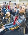 Keys serenades crowd at London train station17