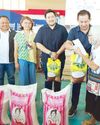 Siquijor residents receive cash, rice aid Siquijor residents receive cash, rice aid5