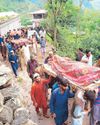 Pakistan rescuers recover bodies after monsoon rains kill 320 Pakistan rescuers recover bodies after monsoon rains kill 32038