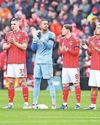 Forest supporters honour 'Picasso of our game', John Robertson9