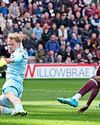 Shanks keeps Hearts in the driving seat Shanks keeps Hearts in the driving seat65