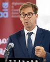 Chair of defence committee quits after 'praising' Taliban1
