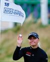 Hull conquers the wind to lead Women's Open by one