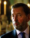 Blunkett berates London tube after falling into gap