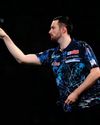 Champion Humphries eases through to last 16