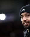 Amorim hails Fernandes's leadership despite his injury Amorim hails Fernandes's leadership despite his injury14