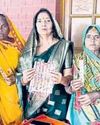 SHG women send swadeshi ‘rakhis’ to soldiers in Jaunpur28