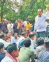 Farmers scuffle with cops over paddy procurement Farmers scuffle with cops over paddy procurement15