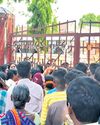 Custodial death triggers protests, stone pelting5
