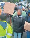 OUERS BETOOG OOR SKOOL 'OORVOL' IS13