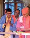LG Offers Prayers At Zeethyar Temple LG Offers Prayers At Zeethyar Temple