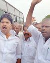 அரக்கோணம் எம்ஆர்எப் டயர் தொழிற்சாலை முன்பு தொழிற்சங்கம் கூட்டம் எம்எல்ஏ,முன்னாள் எம்பி உள்ளிட்ட அதிமுகவினர் கைது அரக்கோணம் எம்ஆர்எப் டயர் தொழிற்சாலை முன்பு தொழிற்சங்கம் கூட்டம் எம்எல்ஏ,முன்னாள் எம்பி உள்ளிட்ட அதிமுகவினர் கைது
