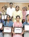 செம்மொழி நாள் விழா கட்டுரை, பேச்சுப் போட்டியில் வெற்றி பெற்ற மாணவர்களுக்கு பரிசு செம்மொழி நாள் விழா கட்டுரை, பேச்சுப் போட்டியில் வெற்றி பெற்ற மாணவர்களுக்கு பரிசு