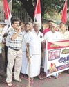 மக்கள் நீதி மைய தலைவர் கமல்ஹாசன் உறவாக பேசியதை தவறாக திரித்து வன்முறையை தூண்டும் கன்னடர்களை கண்டித்து தஞ்சாவூரில் தமிழ் தேசிய பேரியக்கத்தின் சார்பில் ஆர்ப்பாட்டம்30