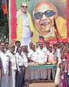 சில்வார்பட்டியில் முத்தமிழறிஞர் கலைஞரின் 102வது பிறந்தநாளில் செம்மொழி நாளாக கருதி திமுகவினர் இனிப்புகள் வழங்கி கொண்டாட்டம்25