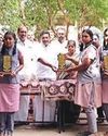 சில்வார்பட்டி அரசு மாதிரி மேல்நிலைப் பள்ளியில் மாணவ-மாணவிகளுக்கு நோட்டு, புத்தகங்களை எம்எல்ஏ வழங்கினார்24