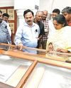 தஞ்சாவூர் சரஸ்வதி மகால் நூலகத்தில் மேற்கொள்ள வேண்டிய வளர்ச்சி பணிகளை பாடநூல் கழக மேலாண்மை இயக்குனர் சங்கர் ஆய்வு14