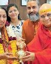 आनंदपीठाधीश्वर बालकानंदगिरि ने मुख्यमंत्री रेखा गुप्ता को भेंट किया महाकुंभ का जल आनंदपीठाधीश्वर बालकानंदगिरि ने मुख्यमंत्री रेखा गुप्ता को भेंट किया महाकुंभ का जल7