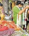 सीएम ने मंदिर में टेका मत्था, मांगी दिल्ली की सुख-समृद्धि सीएम ने मंदिर में टेका मत्था, मांगी दिल्ली की सुख-समृद्धि9