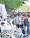 सरोजिनी नगर मार्केट में परेशानी बने हाकर्स सरोजिनी नगर मार्केट में परेशानी बने हाकर्स62