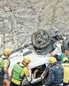 टिहरी में नदी में समा गई थार, फरीदाबाद के परिवार के चार लोगों व एक रिश्तेदार की मौत टिहरी में नदी में समा गई थार, फरीदाबाद के परिवार के चार लोगों व एक रिश्तेदार की मौत5
