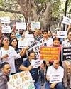 अभिभावकों को लडनी पडी लंबी लडाई22