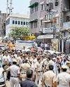बच्ची से दरिंदगी पर भड़के लोग, फांसी देने की मांग की80