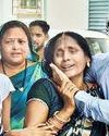 मुंबई की लोकल ट्रेन में दरवाजे पर यात्रा, चार की मौत8