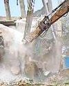 मदनपुर खादर में अवैध निर्माण पर चला एमसीडी का बुलडोजर80