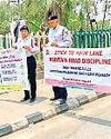 सड़क सुरक्षा के लिए यातायात पुलिस के कमिर्यों ने लोगों को किया जागरूक77