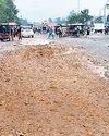 छोटे भरे गए, बड़े गड्ढों पर नहीं ध्यान72
