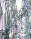 राजधानी की सुरक्षा व सुंदरता पर दाग हैं ये लटकते तार राजधानी की सुरक्षा व सुंदरता पर दाग हैं ये लटकते तार21