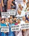 मौलवी की डिंपल पर टिप्पणी के खिलाफ राजग सांसदों ने किया प्रदर्शन27
