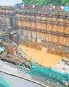 निर्माणाधीन मेट्रो लाइन का एक हिस्सा धंसा निर्माणाधीन मेट्रो लाइन का एक हिस्सा धंसा0