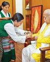 तिब्बती संगठन के सदस्यों ने रक्षा बंधन पर संघ प्रमुख भागवत को बांधी राखी तिब्बती संगठन के सदस्यों ने रक्षा बंधन पर संघ प्रमुख भागवत को बांधी राखी54