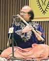 बांसुरी और तबले की जुगलबंदी से सजी शाम84