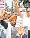 अमेरिकी टैरिफ के विरोध में दुकानदारों ने किया प्रदर्शन अमेरिकी टैरिफ के विरोध में दुकानदारों ने किया प्रदर्शन71