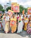 पीएम की मां को अपशब्द कहने के विरोध में बिहार बंद, महिलाएं सड़कों पर उतरीं49