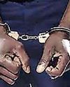पुलिस की वर्दी पहन डकैती डालने वाले तीन कुख्यात दबोचे गए पुलिस की वर्दी पहन डकैती डालने वाले तीन कुख्यात दबोचे गए82
