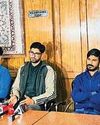 धमाके के बाद कश्मीरी छात्रों पर बढ़ी सख्ती, पीएम से हस्तक्षेप करने की मांग धमाके के बाद कश्मीरी छात्रों पर बढ़ी सख्ती, पीएम से हस्तक्षेप करने की मांग82