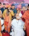 कोलकाता के ब्रिगेड मैदान में लाखों लोगों ने किया गीता पाठ कोलकाता के ब्रिगेड मैदान में लाखों लोगों ने किया गीता पाठ45