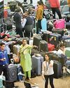 टर्मिनल एक पर लगा यात्रियों के लगेज का अंबार, सुपुर्दगी में कछुए से भी धीमी चाल4